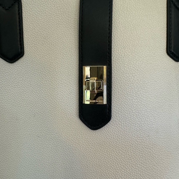 Michael Kors | Cassie Lg. Handbag Tote - Picture 2 of 8